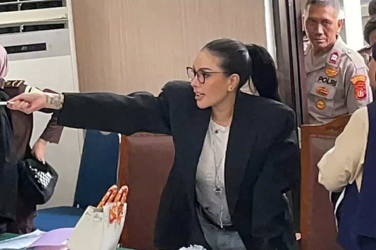 Nikita Mirzani Emosi...