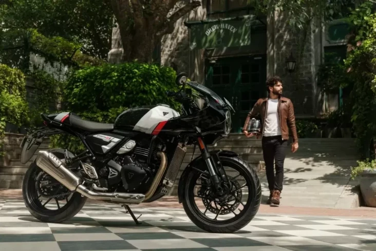 Triumph Thruxton 400...