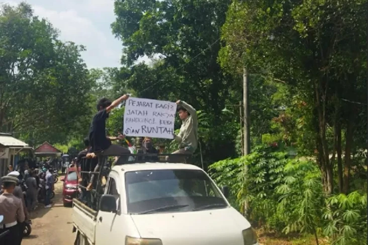 Warga Pandeglang Ngamuk,...
