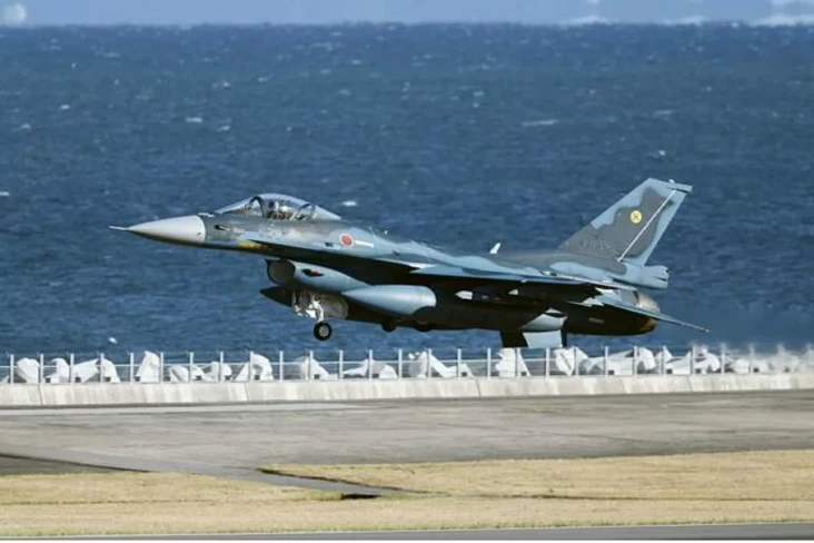 Satu Jet Tempur F-2...