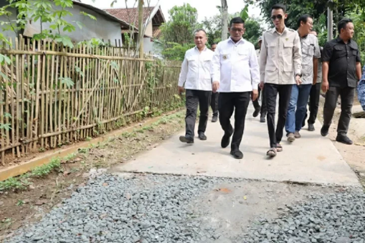 Jadi Solusi Jalan Rusak...