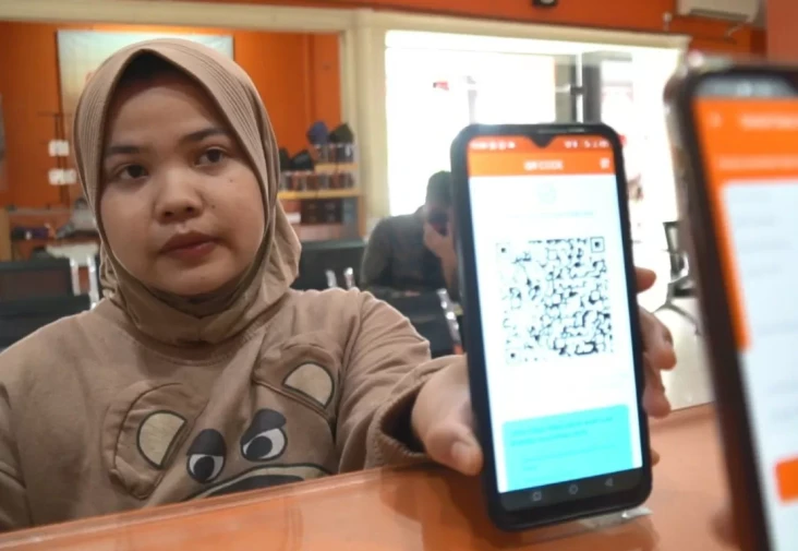 Salurkan BSU di Batam,...