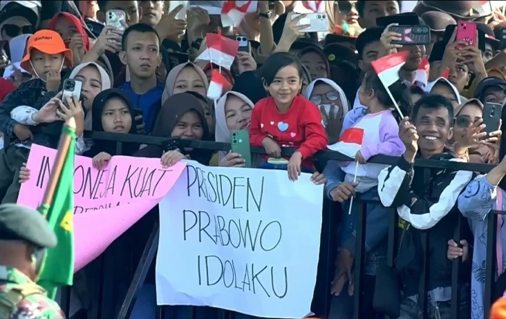 Senyum Anak-anak dan...