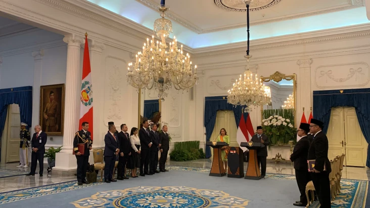 Prabowo Anugerahkan...