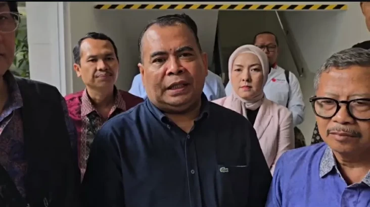 Roy Suryo Cs Absen Sidang...