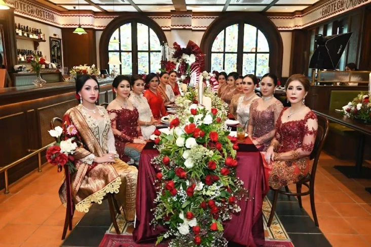 Eni Joe dan Pesona Kebaya...