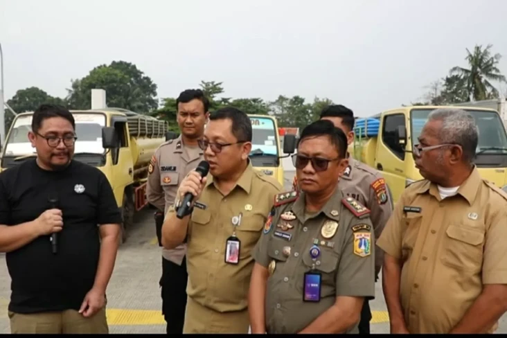 3 Truk Buang Limbah...