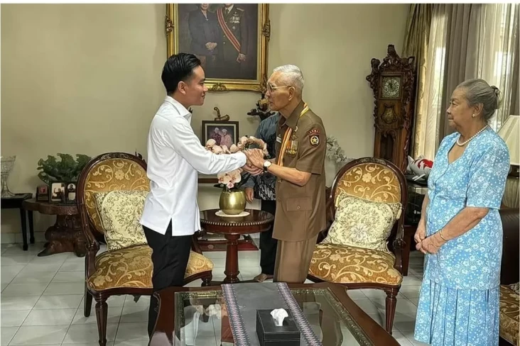 Wapres Gibran Kunjungi...