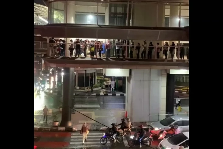 Koridor Langit 13 Padat...
