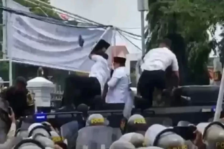 Bupati Pati Sudewo Tolak...