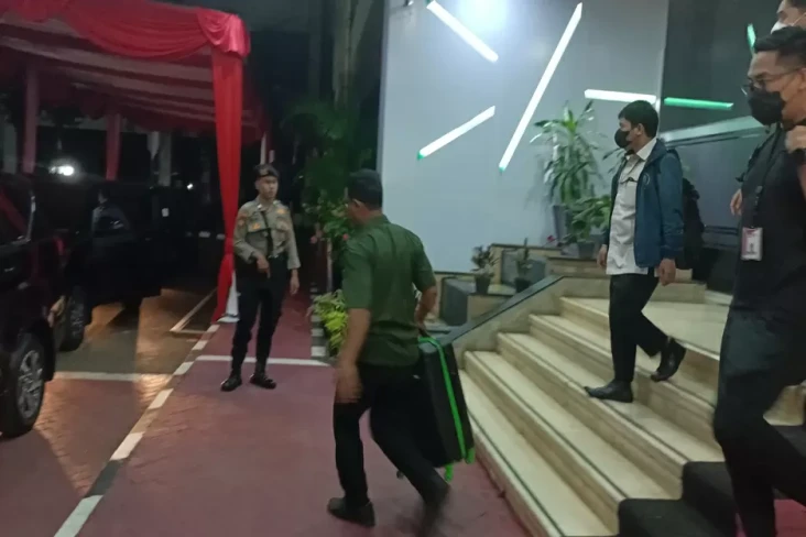 Geledah Ditjen PHU Kemenag,...