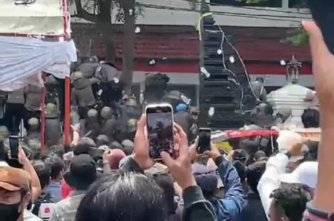 Kapolri Dalami Pembakaran...