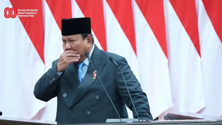 Momen Prabowo Batuk...