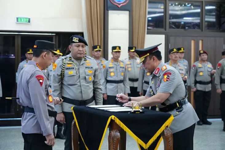 Kapolri Resmi Lantik...