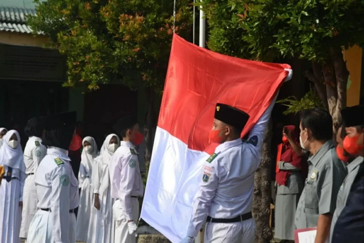 Mengenal Lirik Lagu...