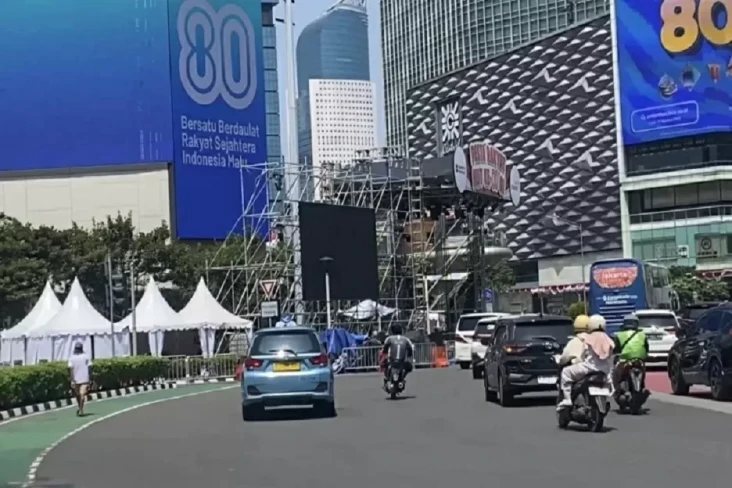 Ada Pesta Rakyat, Masyarakat...