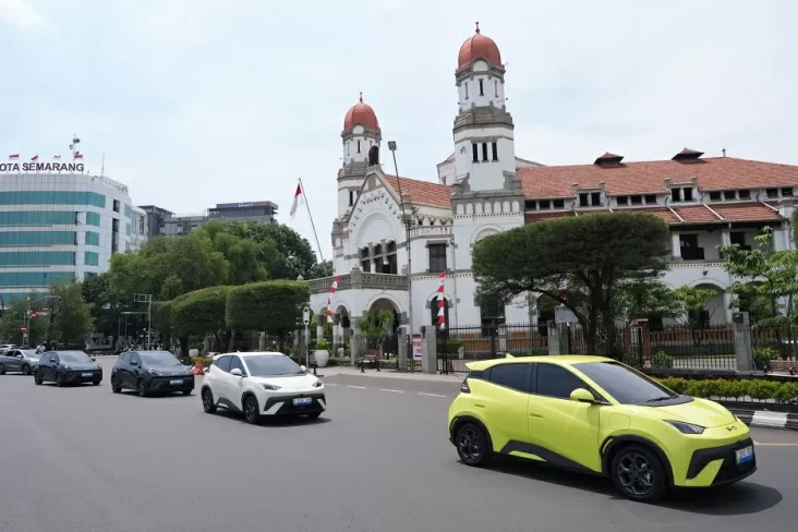 Lebih Dekat Mengenal...