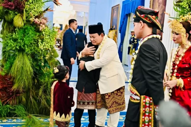 Momen Prabowo Peluk...