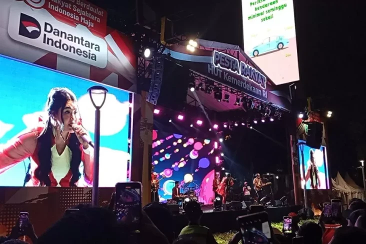 Ribuan Warga Joget Bareng...