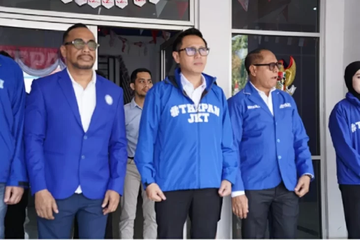 Pimpin Upacara HUT ke-80...