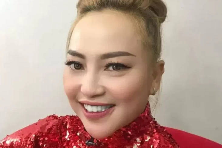 Cerita Iis Dahlia Bantu...