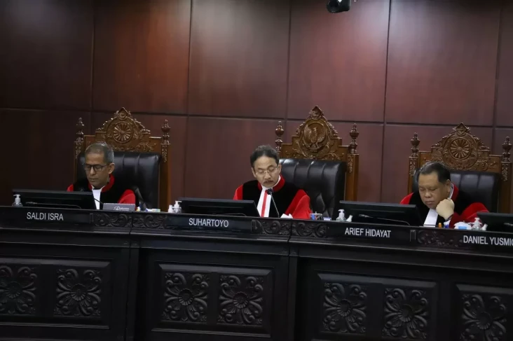 DPR Tindak Lanjuti Surat...