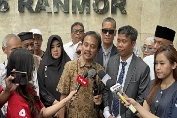 Kubu Roy Suryo Cs Pertanyakan...