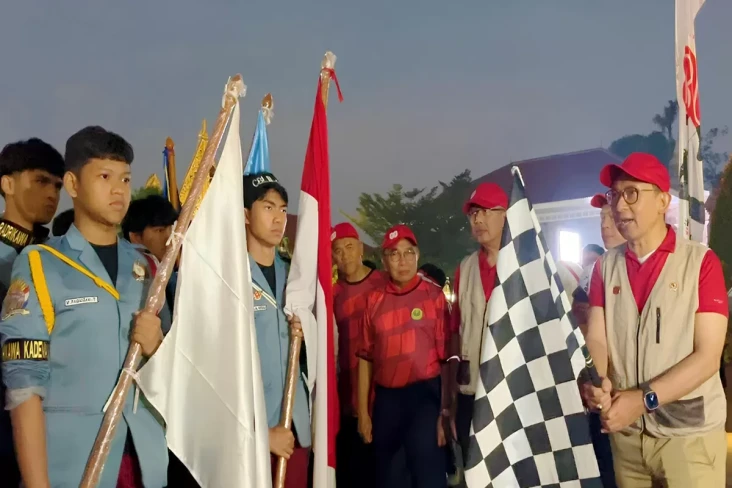Menteri Kebudayaan Buka...