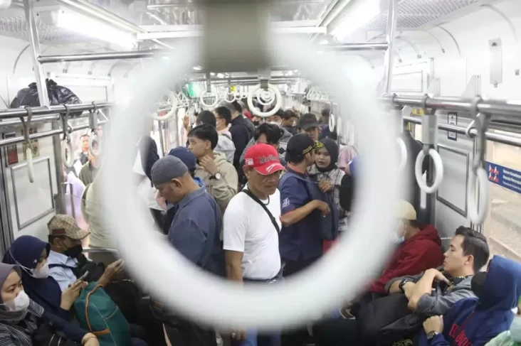 KRL Tertahan Imbas Gempa...