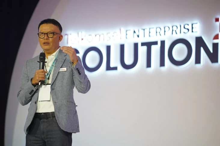 Di Panggung Megah Telkomsel,...