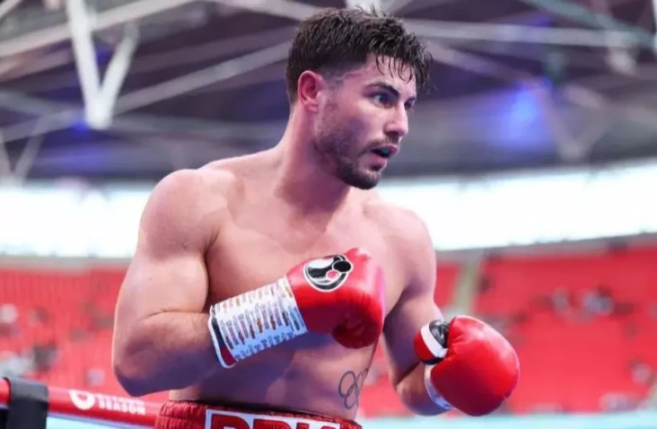 Josh Kelly Naik ke Peringkat...