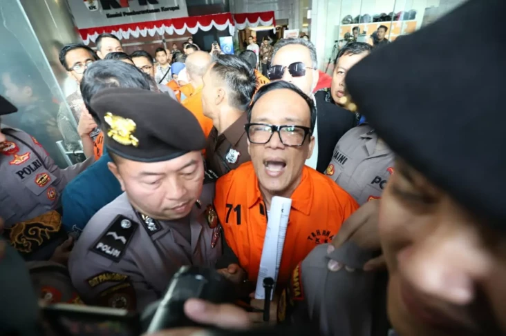 Haris Pertama: Noel...