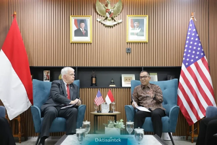 Kemendiktisaintek Siapkan...