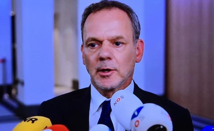 Siapa Caspar Veldkamp?...