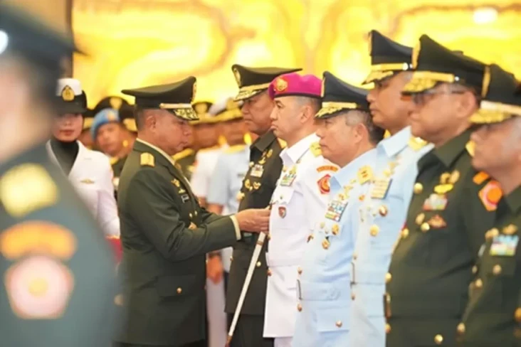 Panglima TNI Pimpin...