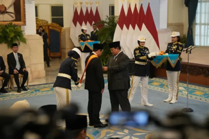 Sultan Najamudin Terima...