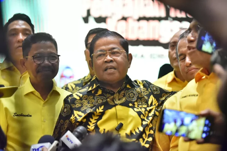 Bahlil Terima Bintang...