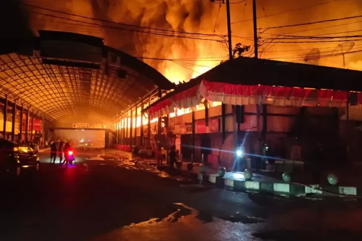 Kebakaran Dahsyat Pasar...