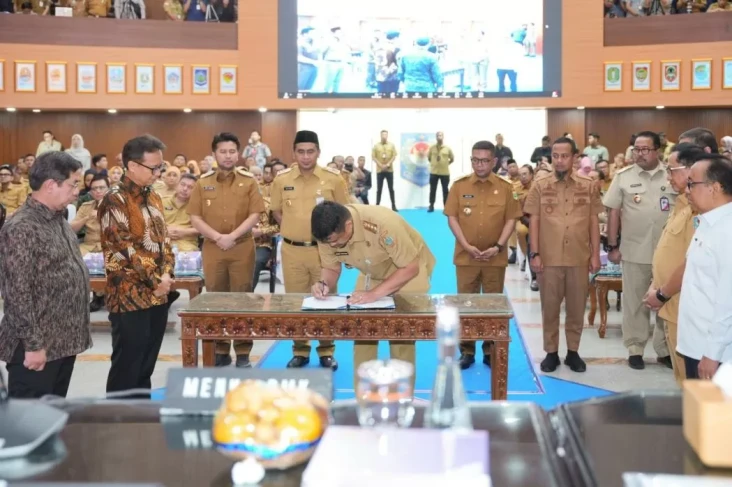 Bobby Nasution bersama...