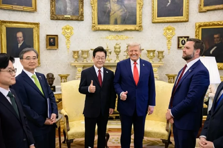 Trump Bertemu Presiden...