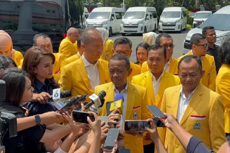 Bahlil Bersama Pengurus...