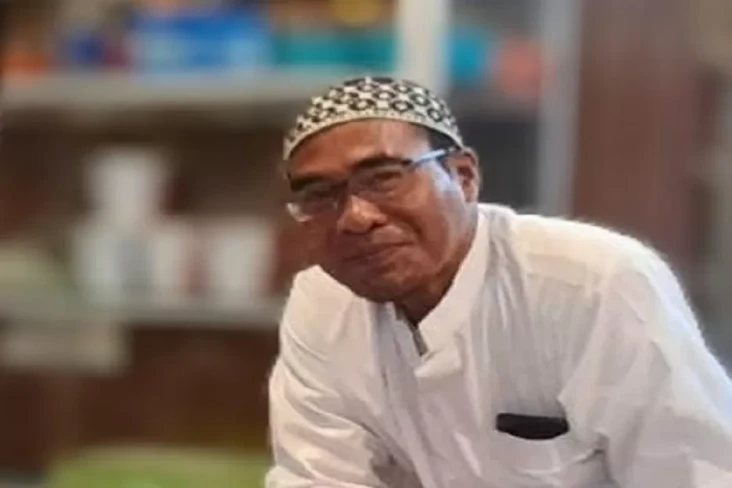 Pengasuh Pesantren Sarang...