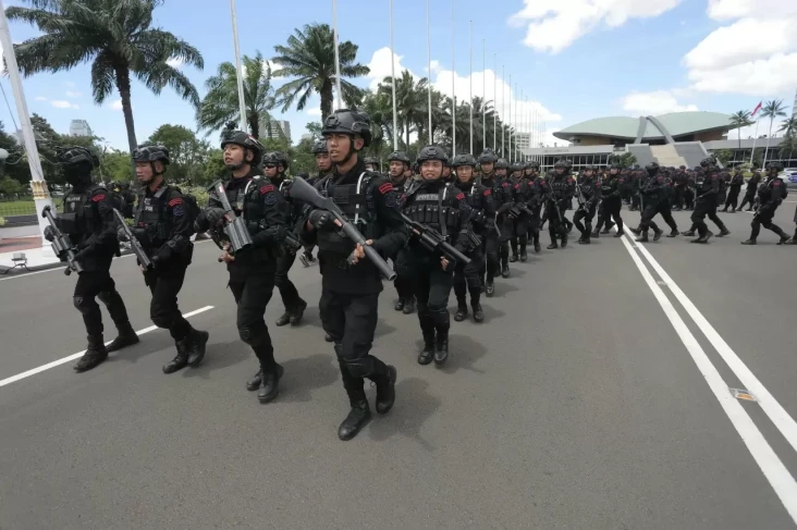 Ada Demo Buruh, Pengguna...