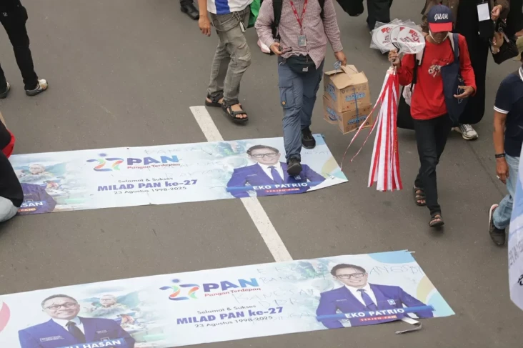 Spanduk Bergambar Eko...