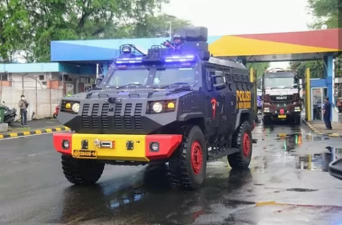 6 Kendaraan Polisi yang...