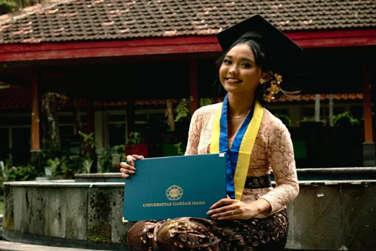 Kisah Demetria Dahayu,...