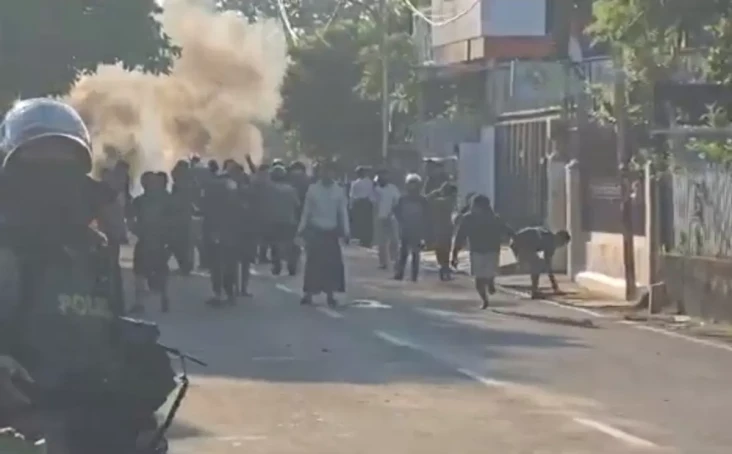 Kericuhan Meluas, Warga...