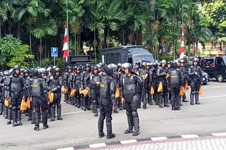 Hadapi Demo di Polda...