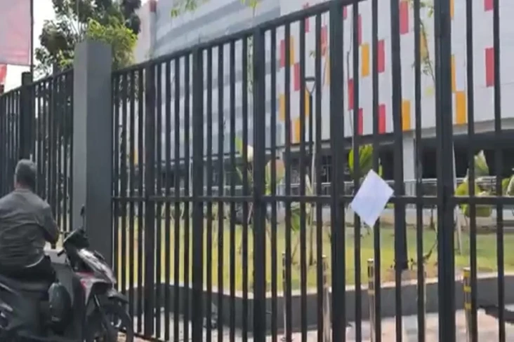 Imbas Demo Ricuh di...