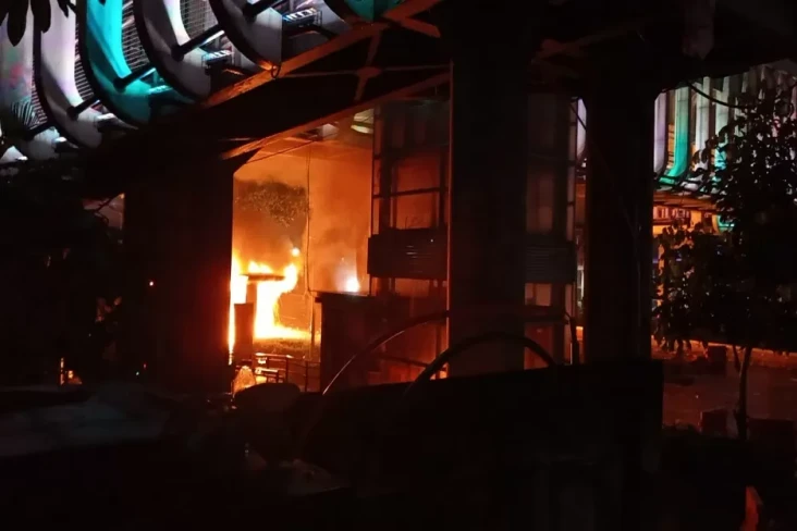 Demo Semakin Tak Terkendali,...